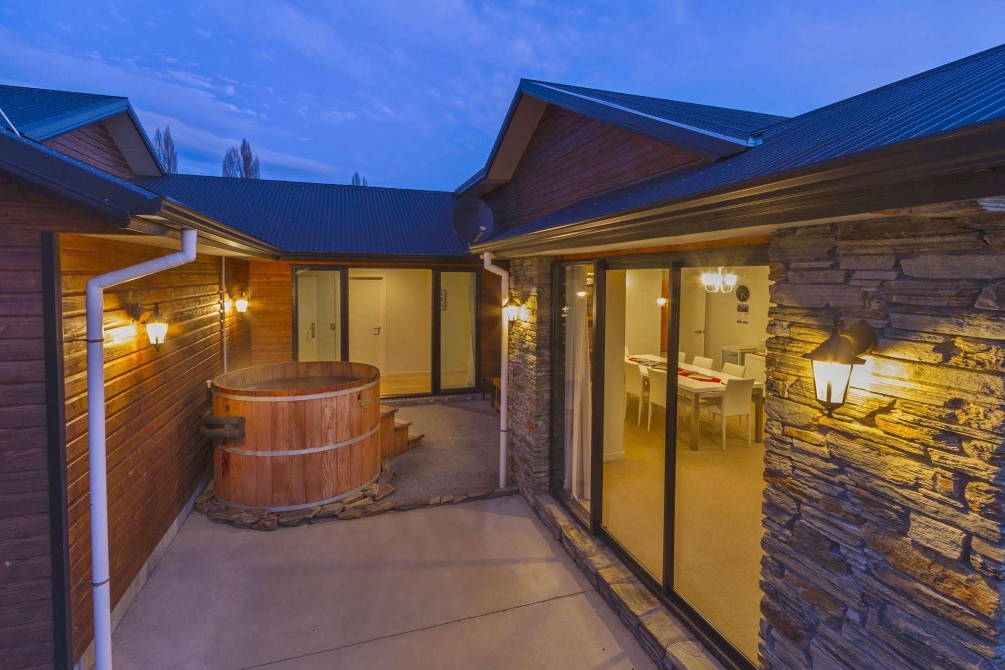 Wanaka Alpine Lodge Exterior photo