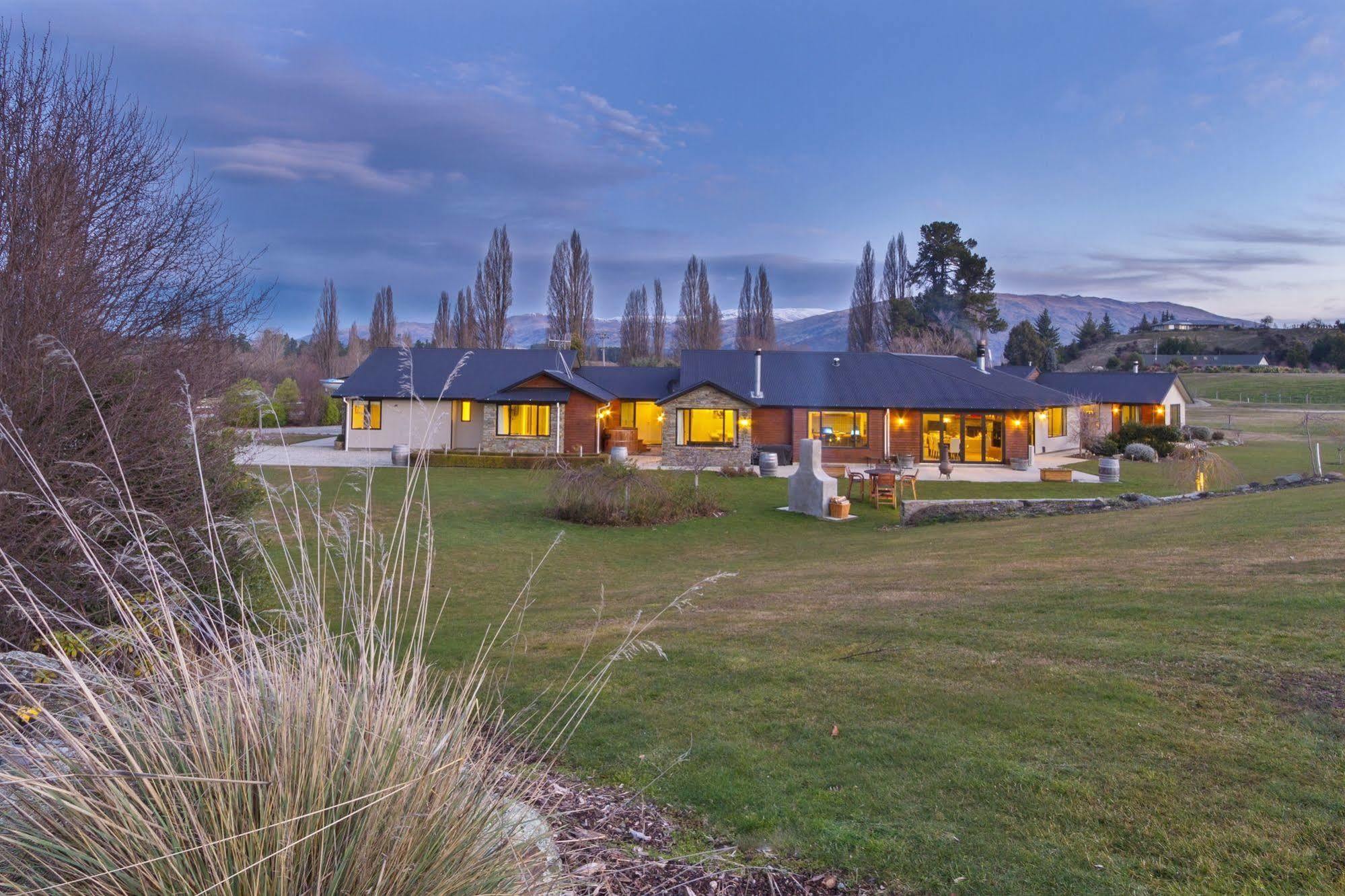 Wanaka Alpine Lodge Exterior photo