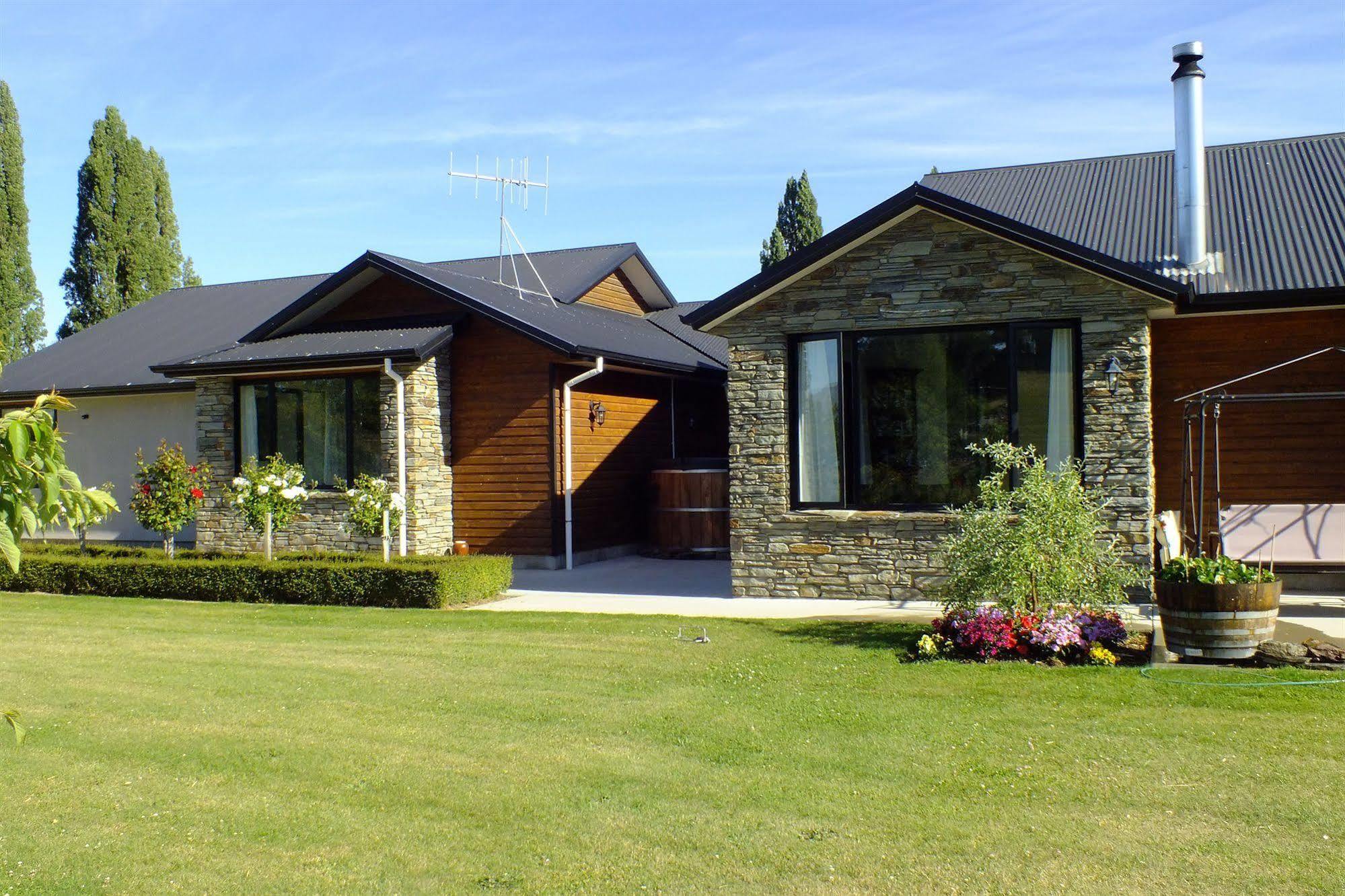 Wanaka Alpine Lodge Exterior photo