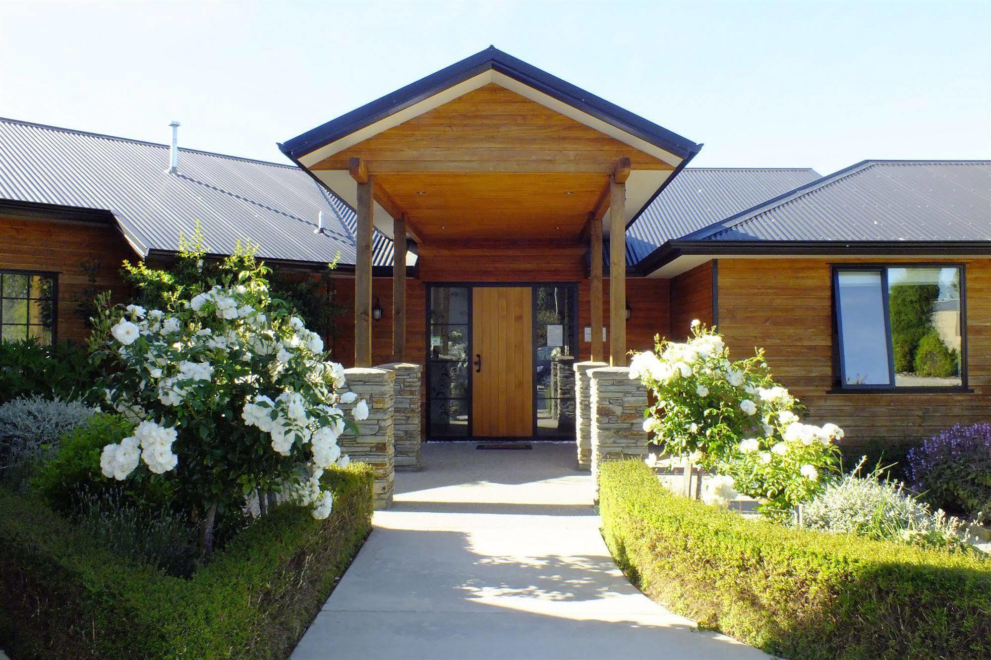 Wanaka Alpine Lodge Exterior photo