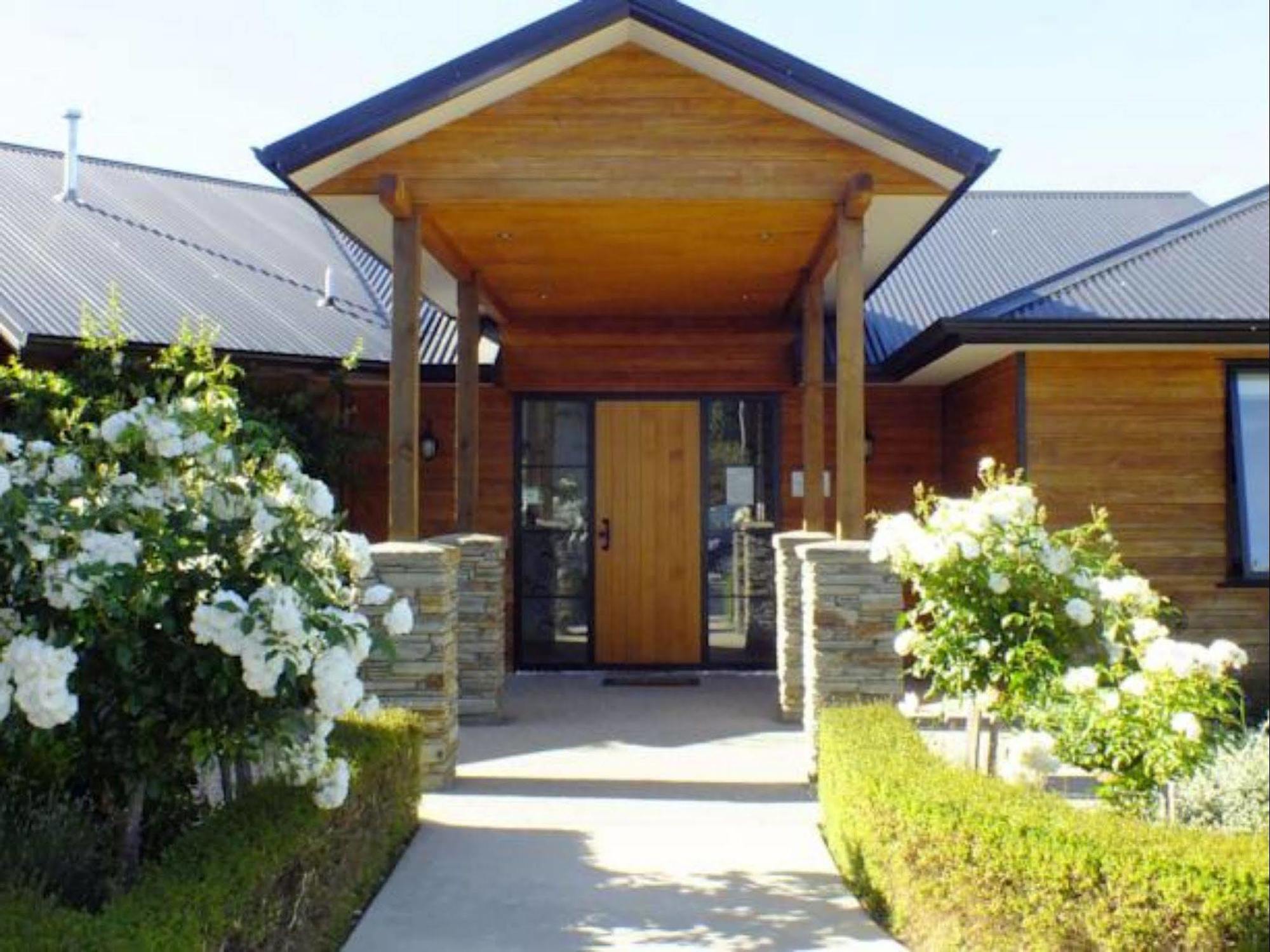 Wanaka Alpine Lodge Exterior photo